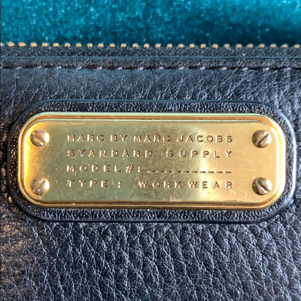 Marc By Jacobs Classic Zip Phone Wallet - Picture 2 of 7